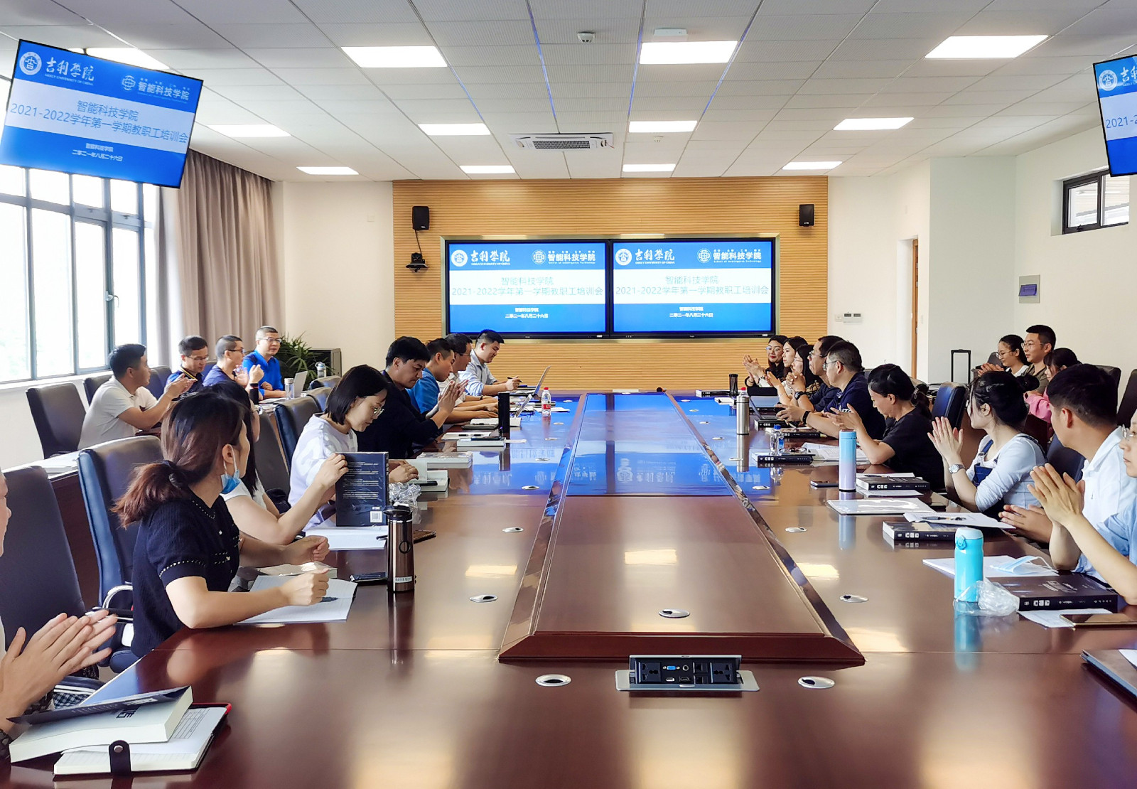 智能科技学院~1.jpg
