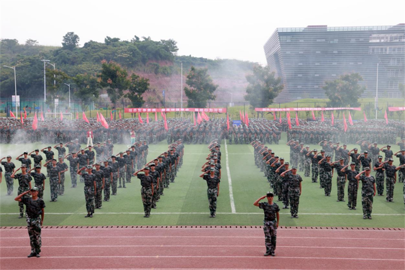 我校举行2024级普通本科学生军训考核暨总结表彰大会242.png