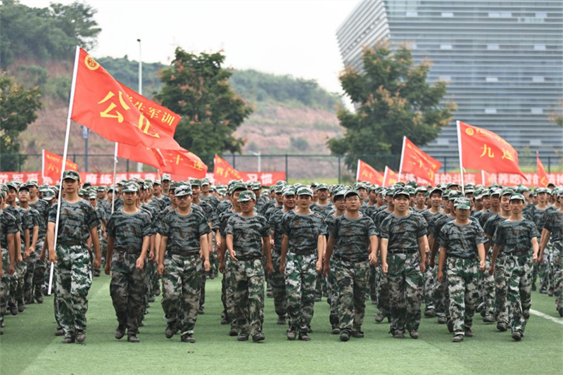 我校举行2024级普通本科学生军训考核暨总结表彰大会244.png