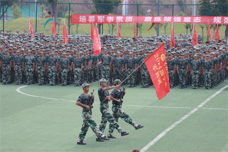 我校举行2024级普通本科学生军训考核暨总结表彰大会245.png